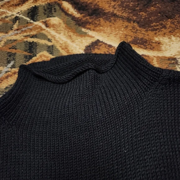 Elegant Black Turtleneck Sweater for Women - Picture 6 of 9